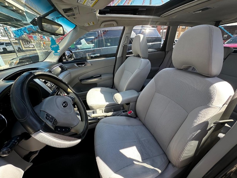 Subaru Forester Vehicle Full-screen Gallery Image 04