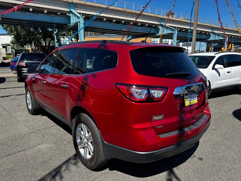 Chevrolet Traverse Vehicle Full-screen Gallery Image 03