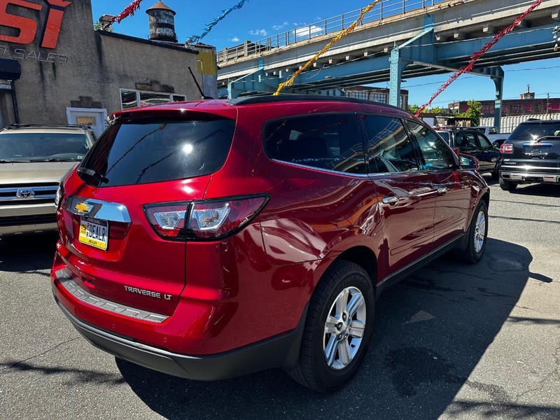 Chevrolet Traverse Vehicle Full-screen Gallery Image 04