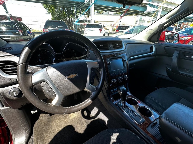 Chevrolet Traverse Vehicle Full-screen Gallery Image 05