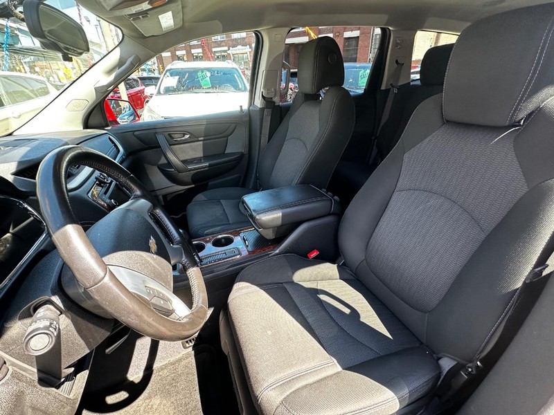 Chevrolet Traverse Vehicle Full-screen Gallery Image 06