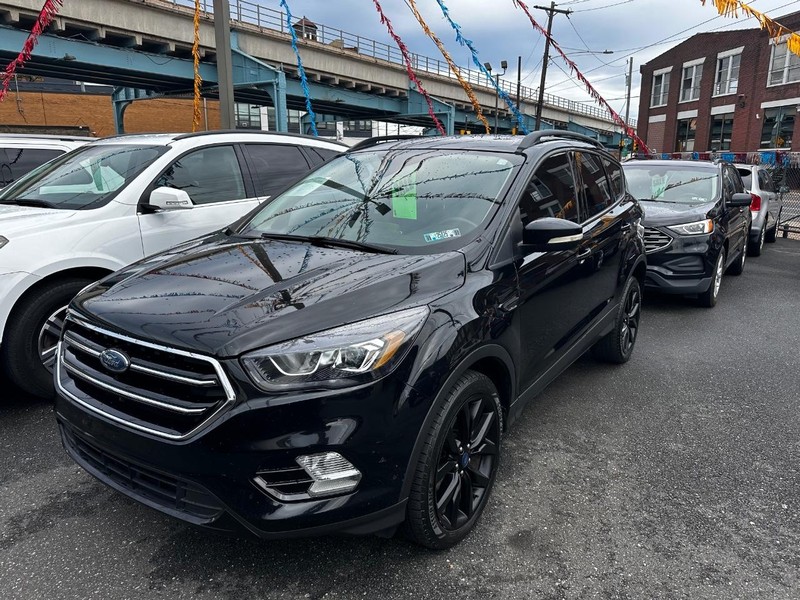 Ford Escape Vehicle Full-screen Gallery Image 02