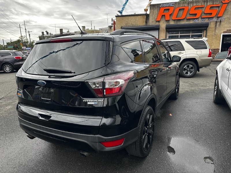 Ford Escape Vehicle Full-screen Gallery Image 06