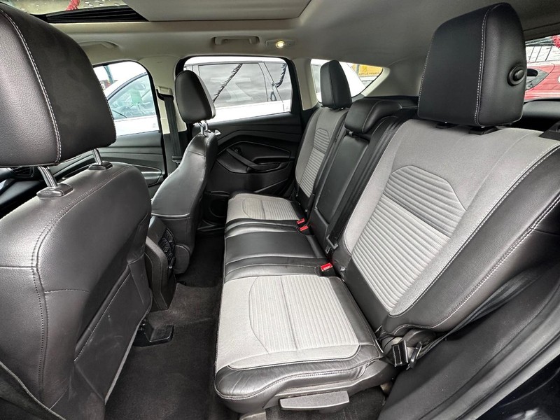 Ford Escape Vehicle Full-screen Gallery Image 08