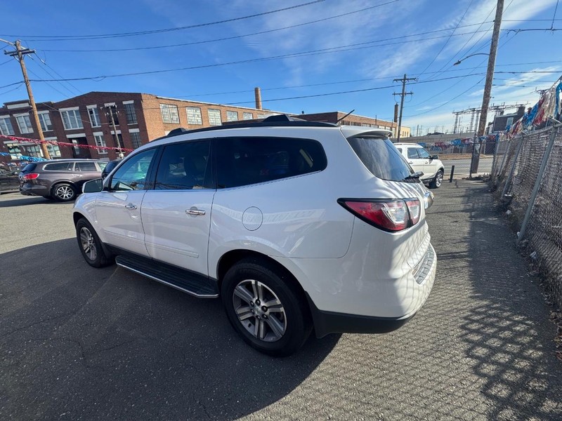 Chevrolet Traverse Vehicle Full-screen Gallery Image 03