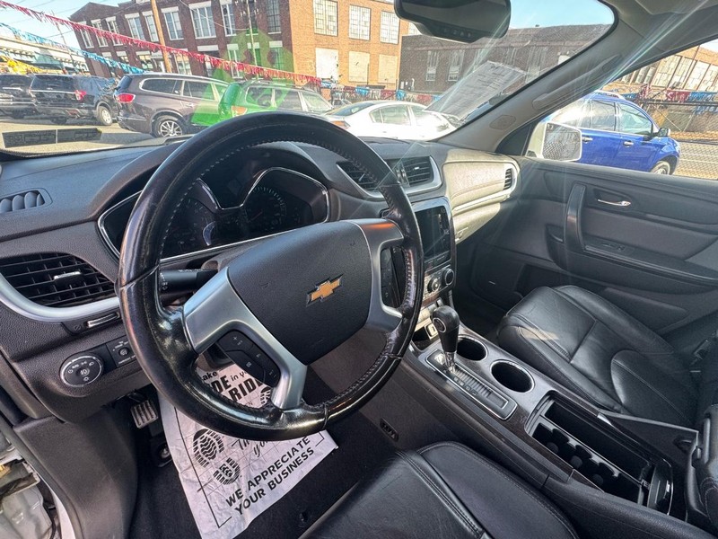 Chevrolet Traverse Vehicle Full-screen Gallery Image 04