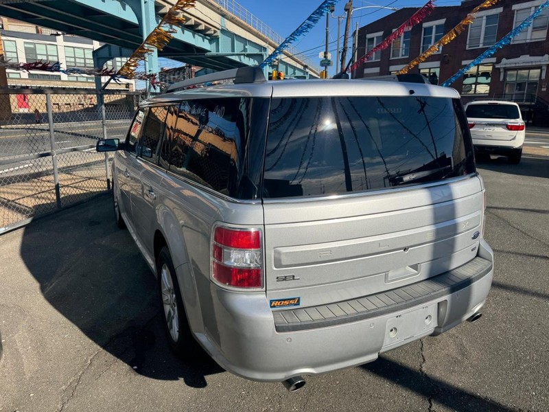 Ford Flex Vehicle Full-screen Gallery Image 02