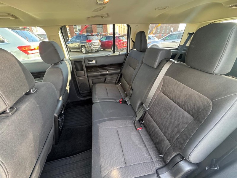 Ford Flex Vehicle Full-screen Gallery Image 06