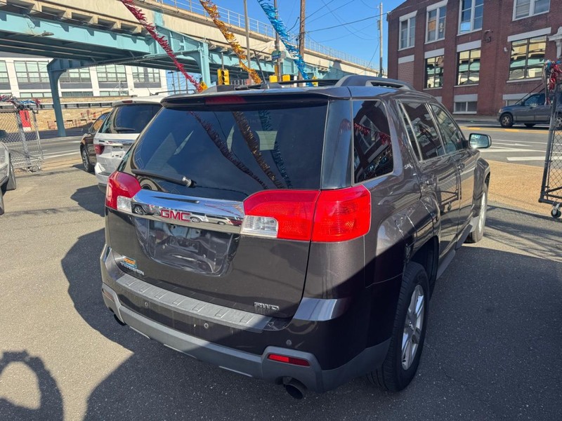 GMC Terrain Vehicle Full-screen Gallery Image 02