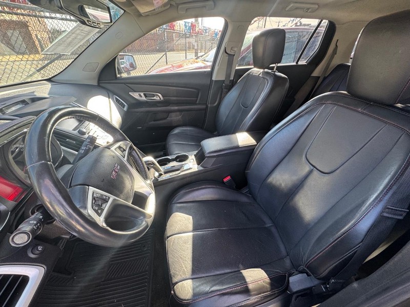 GMC Terrain Vehicle Full-screen Gallery Image 04