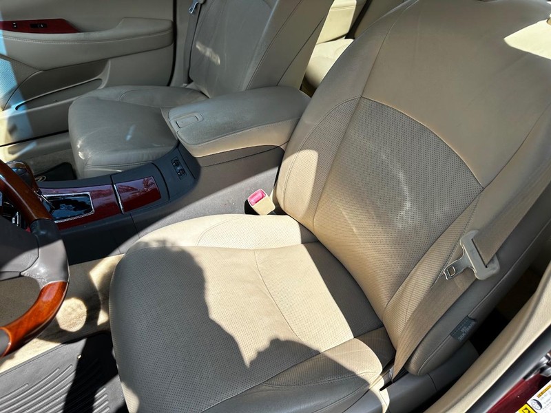 Lexus ES 350 Vehicle Full-screen Gallery Image 08