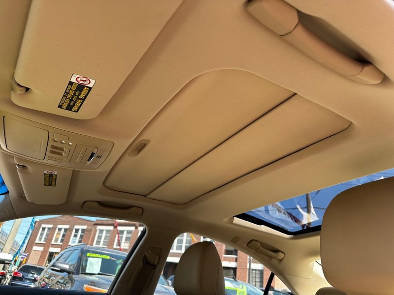 Lexus ES 350 Vehicle Full-screen Gallery Image 13