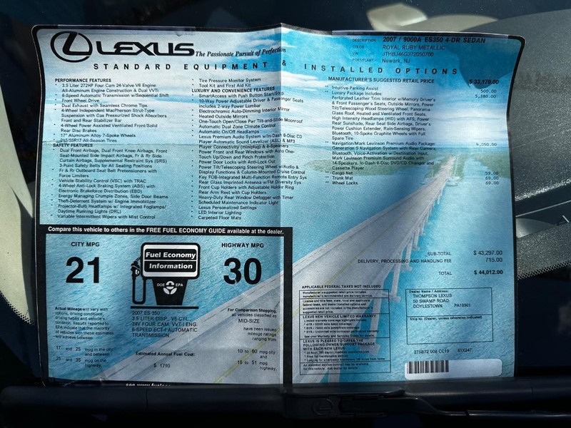 Lexus ES 350 Vehicle Full-screen Gallery Image 15