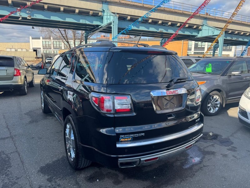 GMC Acadia Vehicle Full-screen Gallery Image 03