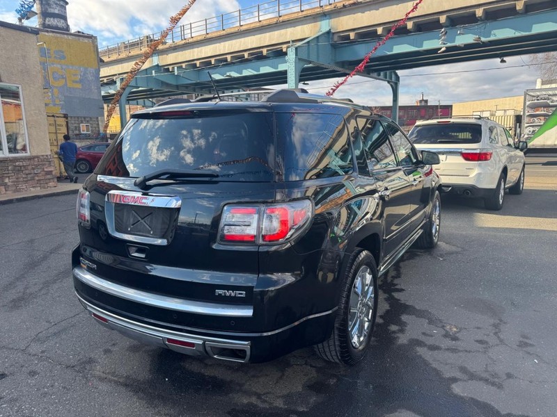 GMC Acadia Vehicle Full-screen Gallery Image 04