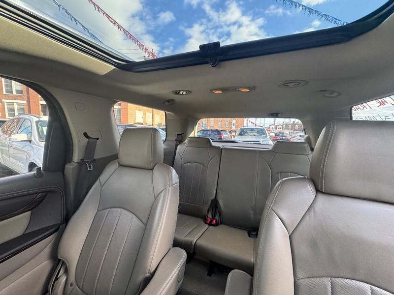 GMC Acadia Vehicle Full-screen Gallery Image 08