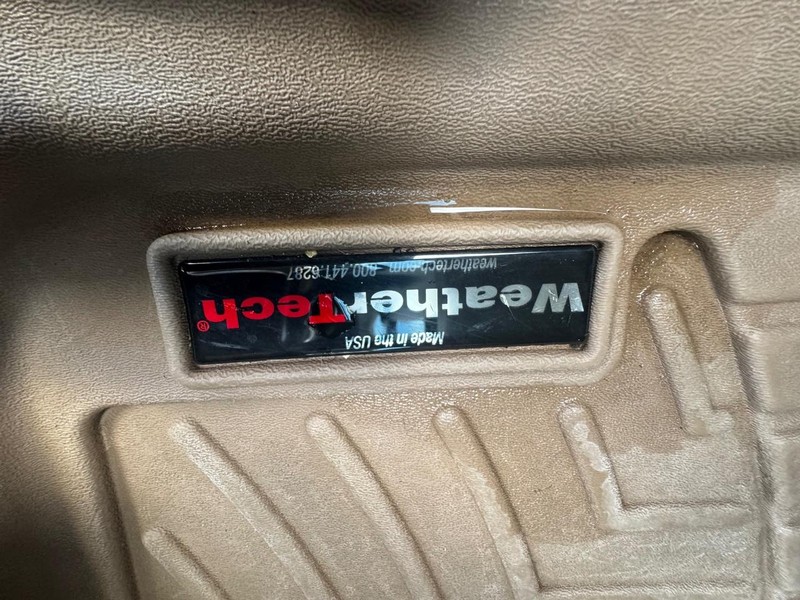 GMC Acadia Vehicle Full-screen Gallery Image 10