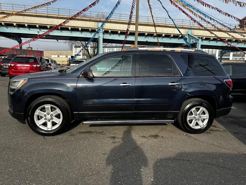 GMC Acadia Vehicle Full-screen Gallery Image 02