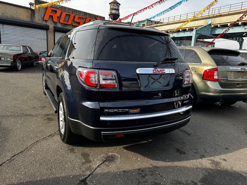 GMC Acadia Vehicle Full-screen Gallery Image 04