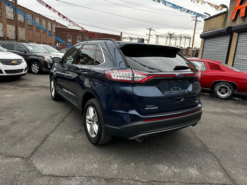 Ford Edge Vehicle Full-screen Gallery Image 02