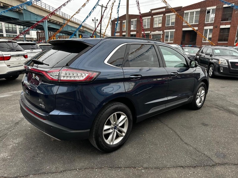 Ford Edge Vehicle Full-screen Gallery Image 04