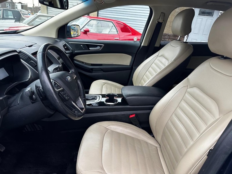 Ford Edge Vehicle Full-screen Gallery Image 08