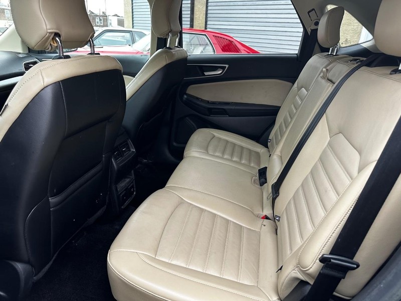 Ford Edge Vehicle Full-screen Gallery Image 10