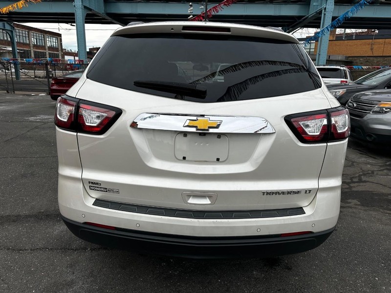 Chevrolet Traverse Vehicle Full-screen Gallery Image 05