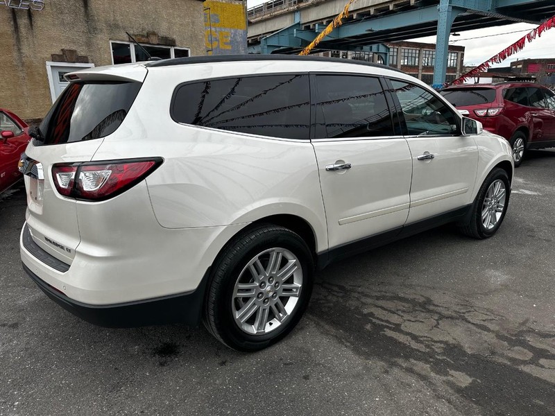 Chevrolet Traverse Vehicle Full-screen Gallery Image 07