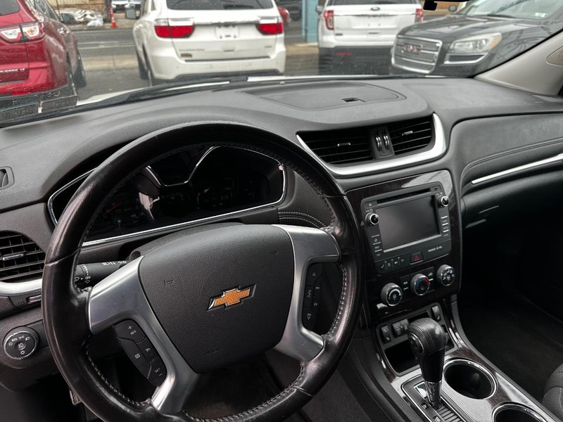 Chevrolet Traverse Vehicle Full-screen Gallery Image 09