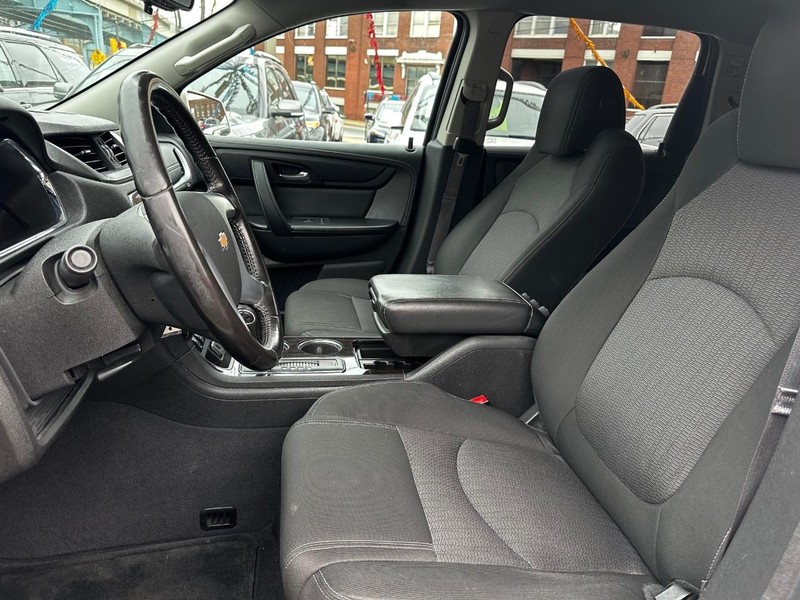 Chevrolet Traverse Vehicle Full-screen Gallery Image 10