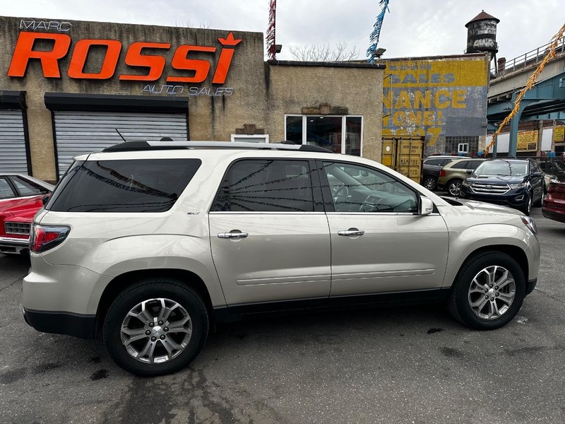 GMC Acadia Vehicle Full-screen Gallery Image 04