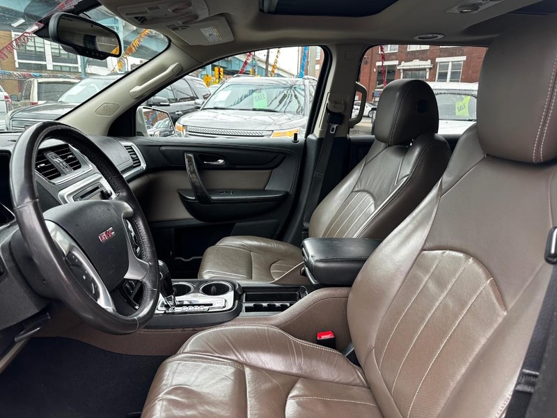 GMC Acadia Vehicle Full-screen Gallery Image 05