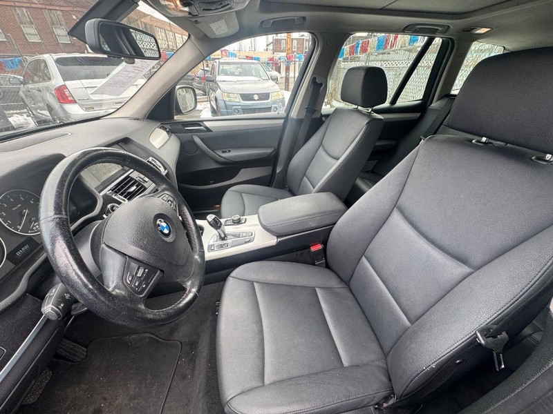 BMW X3 Vehicle Full-screen Gallery Image 05