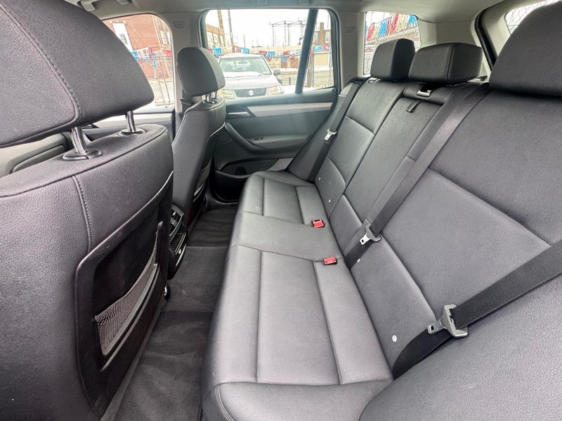 BMW X3 Vehicle Full-screen Gallery Image 06