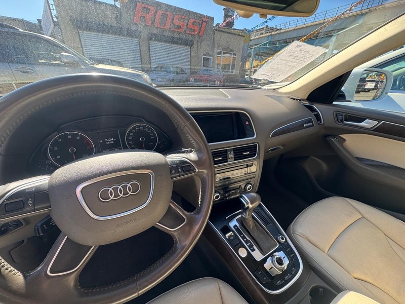 Audi Q5 Vehicle Full-screen Gallery Image 05