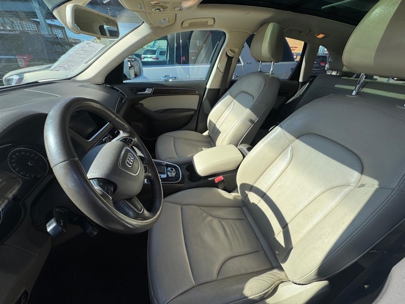 Audi Q5 Vehicle Full-screen Gallery Image 06