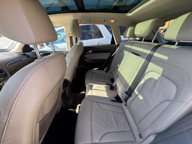 Audi Q5 Vehicle Full-screen Gallery Image 08