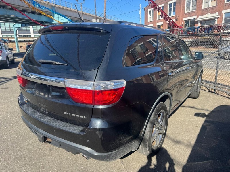 Dodge Durango Vehicle Full-screen Gallery Image 03