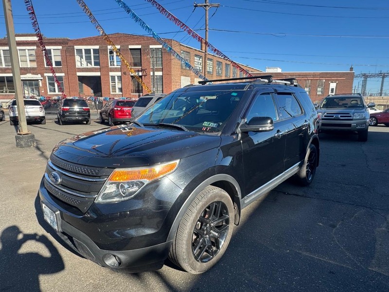 Ford Explorer Vehicle Full-screen Gallery Image 02