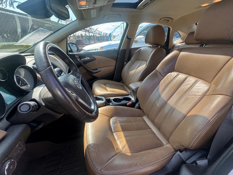 Buick Verano Vehicle Full-screen Gallery Image 04