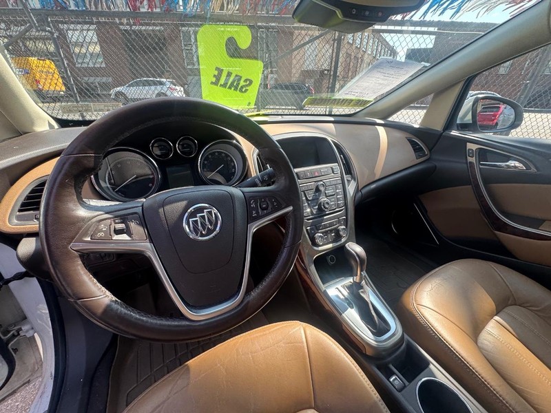 Buick Verano Vehicle Full-screen Gallery Image 05