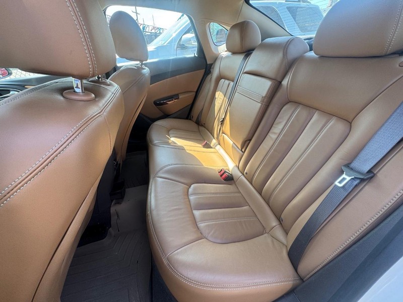 Buick Verano Vehicle Full-screen Gallery Image 06