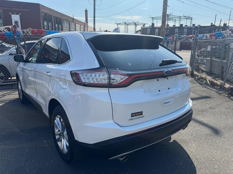 Ford Edge Vehicle Full-screen Gallery Image 03