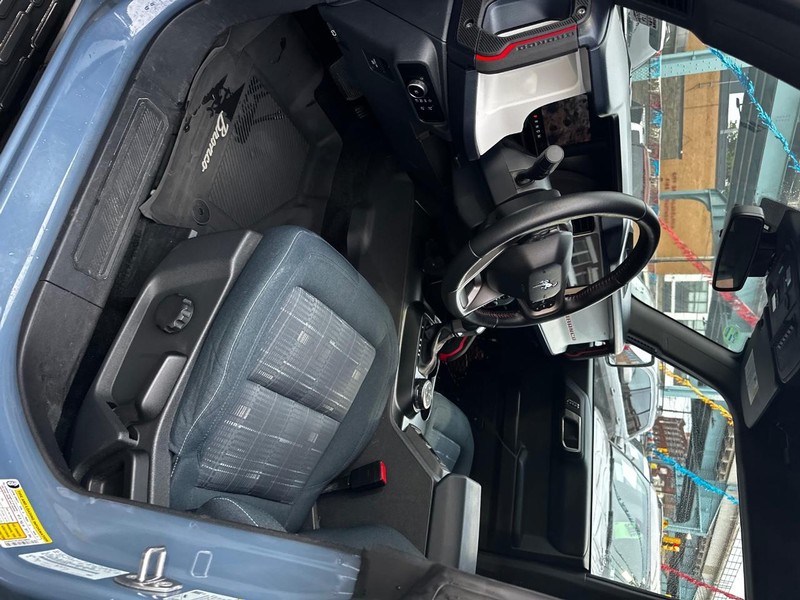 Ford Bronco Vehicle Full-screen Gallery Image 05