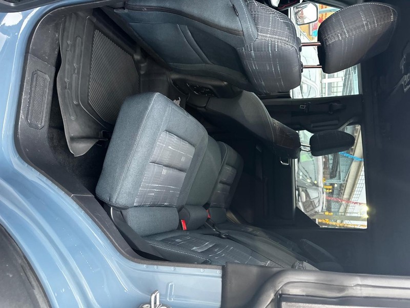 Ford Bronco Vehicle Full-screen Gallery Image 06