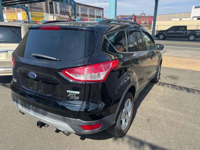 Ford Escape Vehicle Full-screen Gallery Image 04