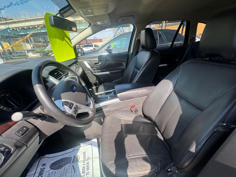 Ford Edge Vehicle Full-screen Gallery Image 06