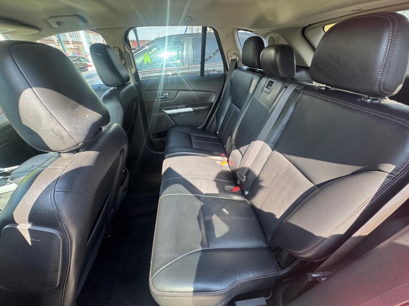 Ford Edge Vehicle Full-screen Gallery Image 07