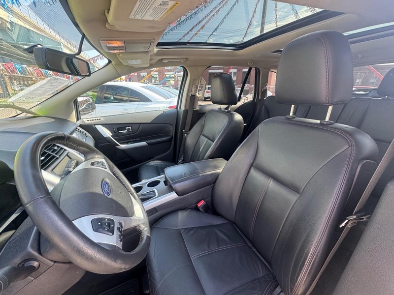 Ford Edge Vehicle Full-screen Gallery Image 04